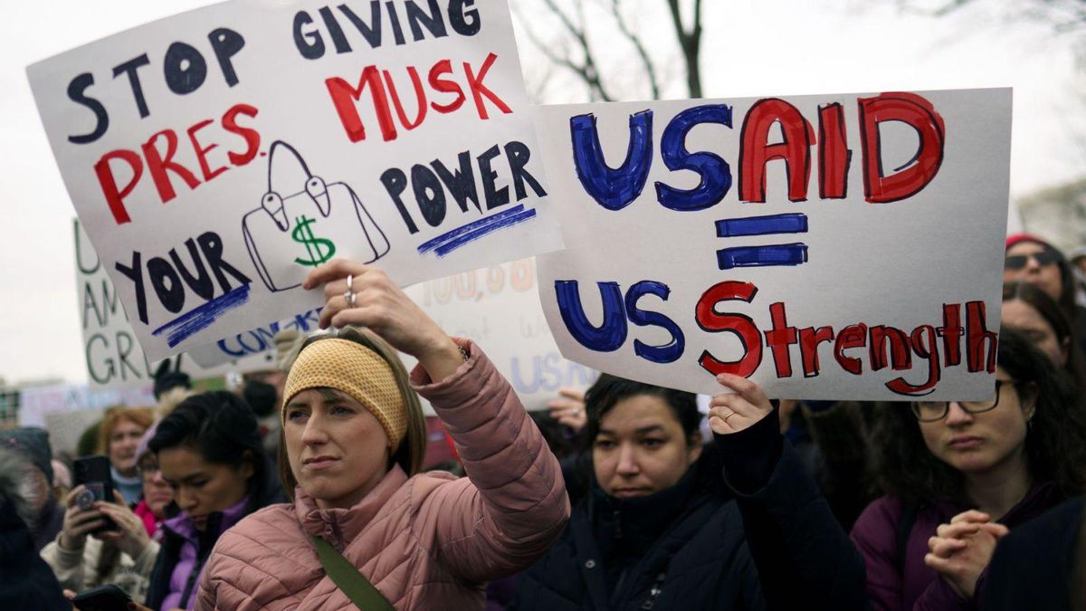 Concentració de protesta a Washington per les retallades de l’Administració de Trump a l’Agència dels EUA per al Desenvolupament Internacional. | EUROPA PRESS