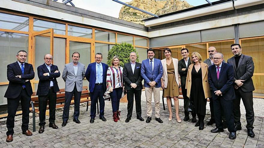 Los representante de la CEV, ayer, con el alcalde de Alicante, Luis Barcala, y la vicealcaldesa, Mari Carmen Sánchez.