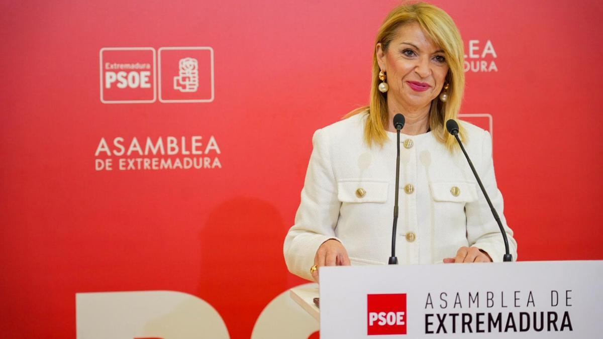 La portavoz del Grupo Parlamentario Socialista, Piedad Álvarez, en rueda de prensa