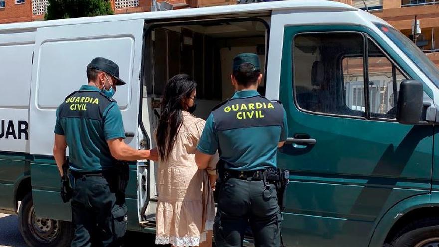 Detenidas por robar y estar a ancianas en mercados ambulantes de Valencia