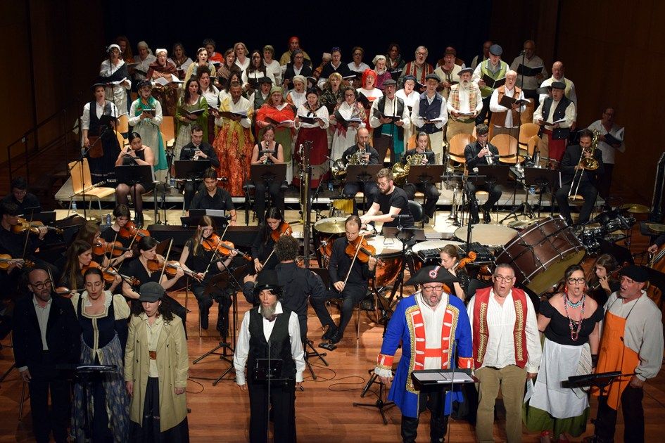 Público en el musical que abarrotó el Auditorio Municipal de Valga.
