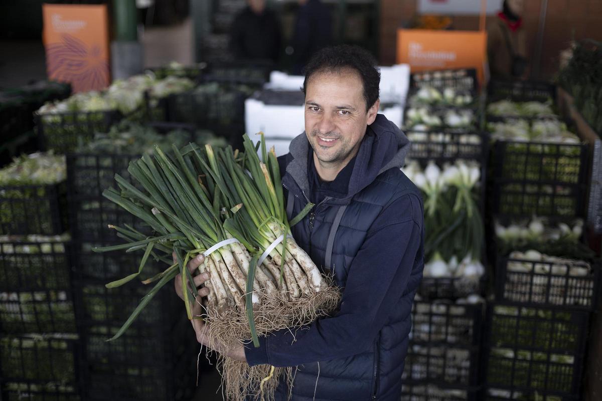 Jesús Pellicer, presidente de la Associacio de Pagesos de Mercabarna, en su puesto en el mercado.