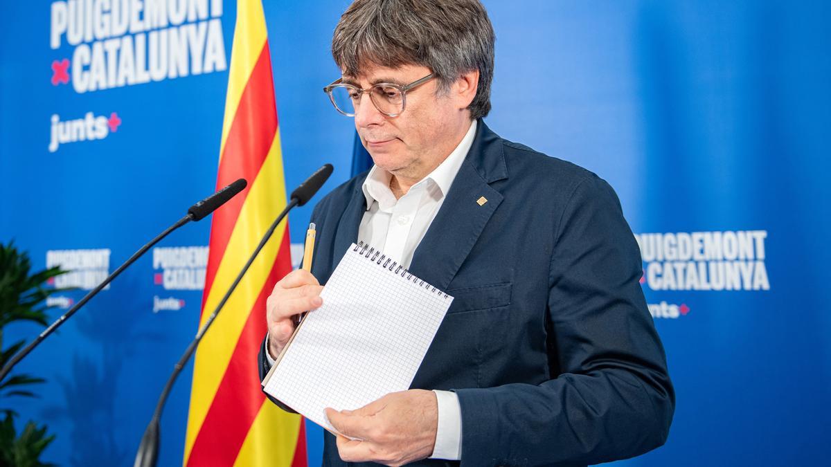 Archivo - El candidato de Junts a la Generalitat de Cataluña, Carles Puigdemont, durante una rueda de prensa para valorar los resultados de las elecciones catalanas, a 13 de mayo de 2024, en Argelès (Francia).