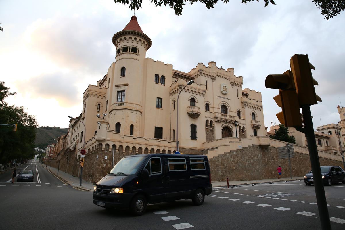 La cessió de la caserna del Bruc a BCN divideix també els comuns i el PSC