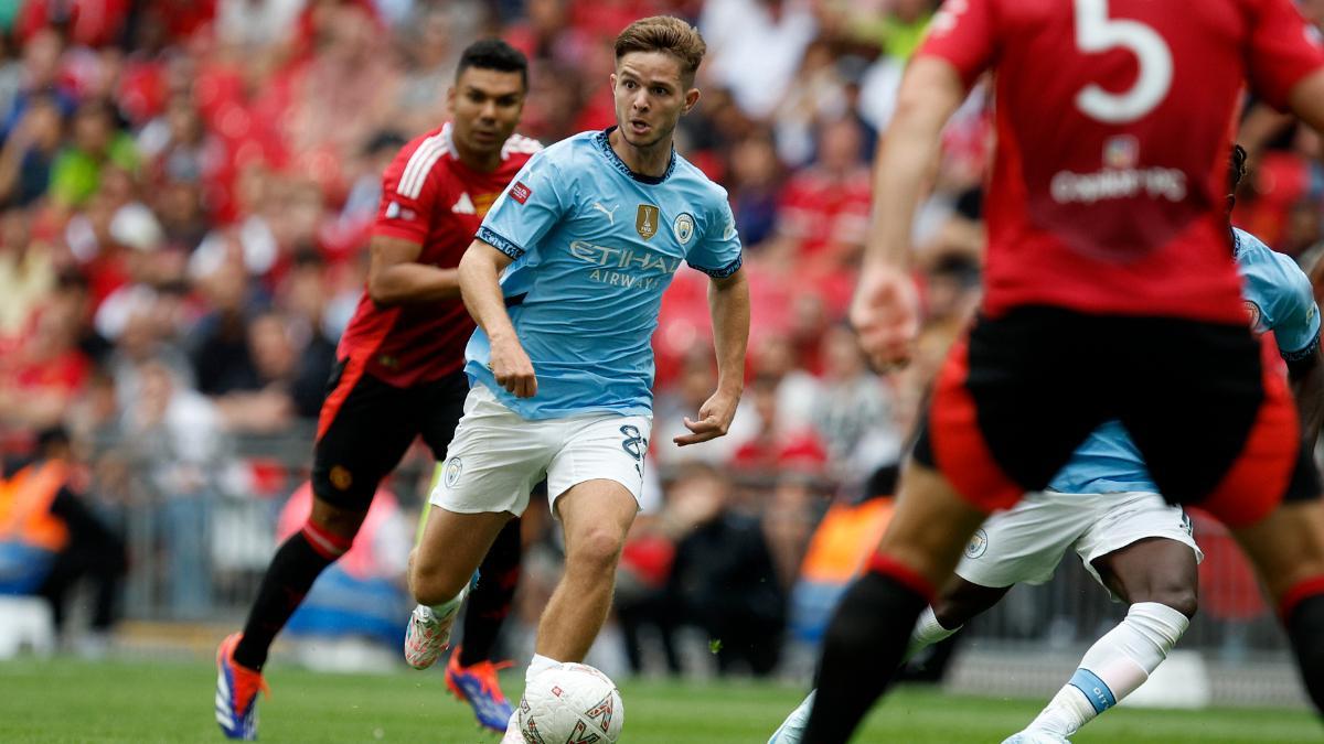 James McAtee, durante la final de la Community Shield