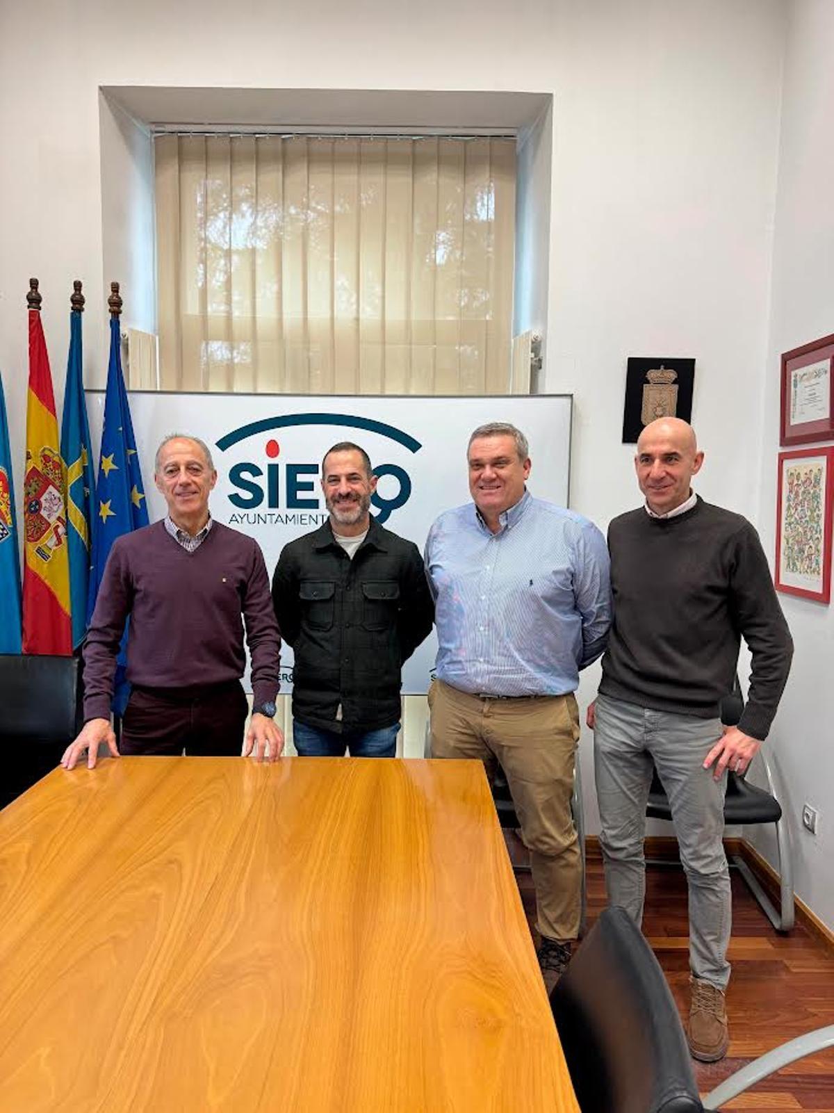 Por la izquierda, Jesús Abad, Ángel García, Roberto Presa y Virginio Ramírez, durante la presentación del acuerdo.