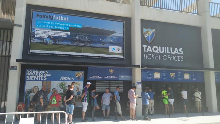 Así lucían las taquillas de La Rosaleda el pasado lunes, fecha en la que dio inicio la campaña de captación de abonados del Málaga CF.