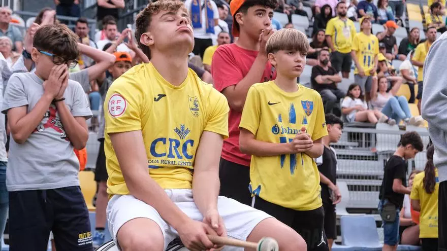 Así se ha vivido el drama del Orihuela CF en el estadio de Los Arcos