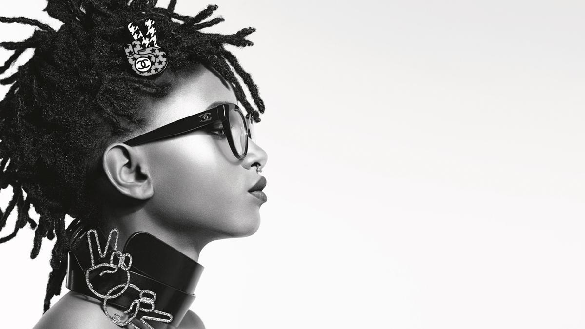 Willow Smith protagoniza la nueva campaña de gafas de Chanel 5