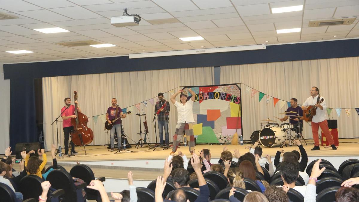 El popular grupo Trobadorets animará el primer Carnaval infantil, tras el desfile y la chocolatada.