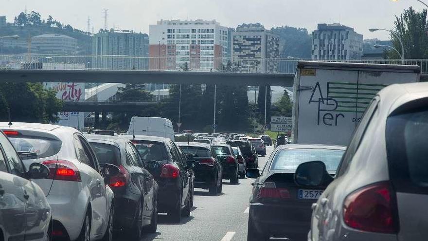 Atasco en la avenida de Alfonso Molina.