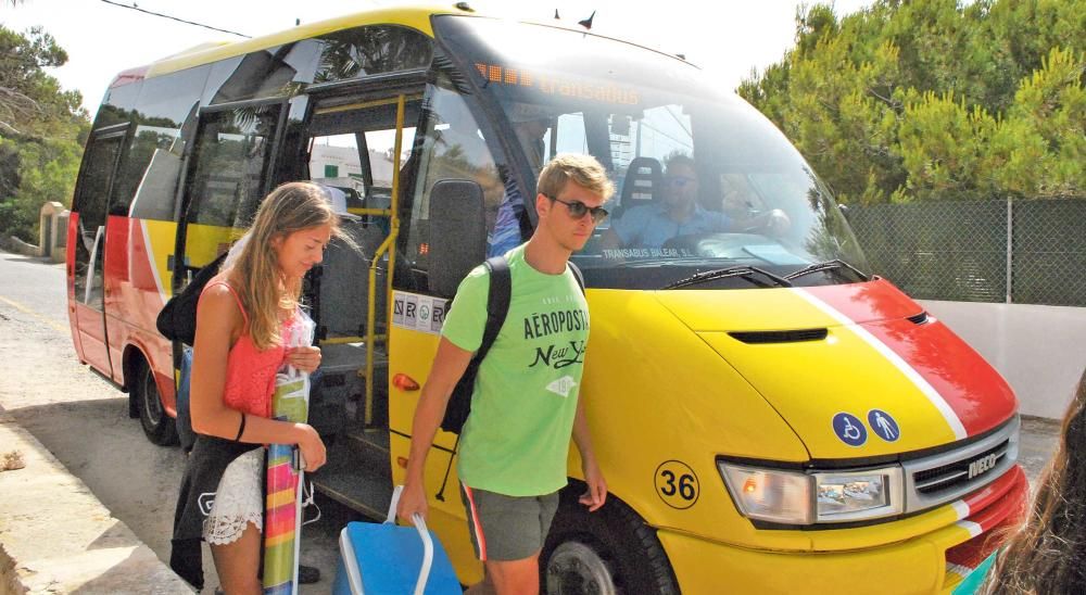 Los nuevos buses lanzadera a ses Covetes