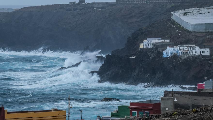 La borrasca Celia deja un temporal de viento y mar en Gran Canaria (14/02/2022)