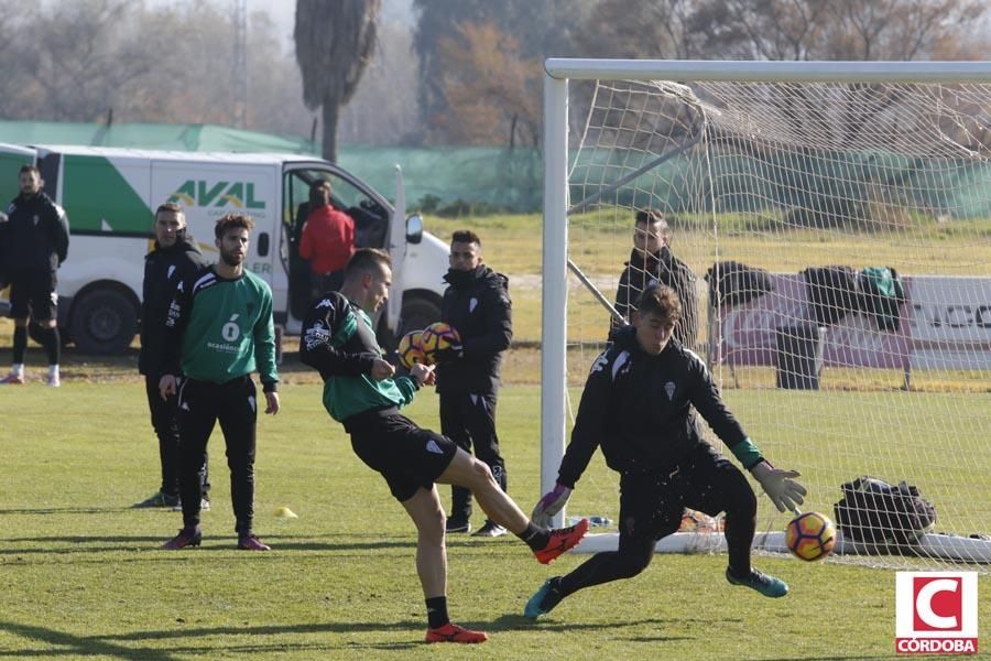 Presentación de Javi Lara, charla del presidente y entrenamiento.