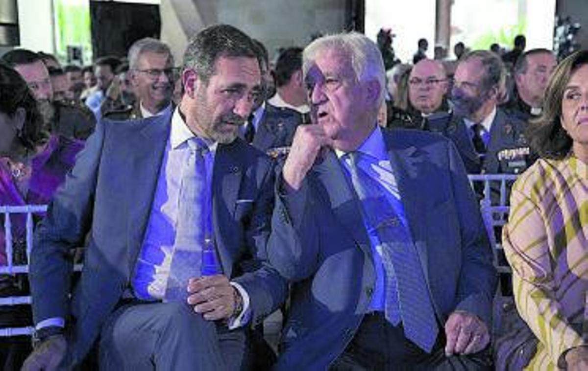 José Ramón Bauzá y Gabriel Cañellas hablando. | B.ARZAYUS