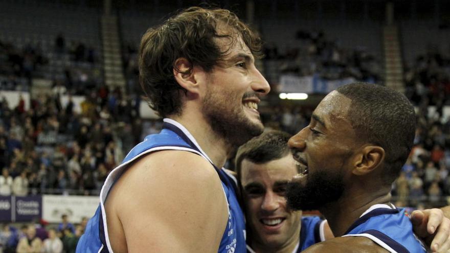 Imagen de archivo de varios jugadores del Gipuzkoa Basket.