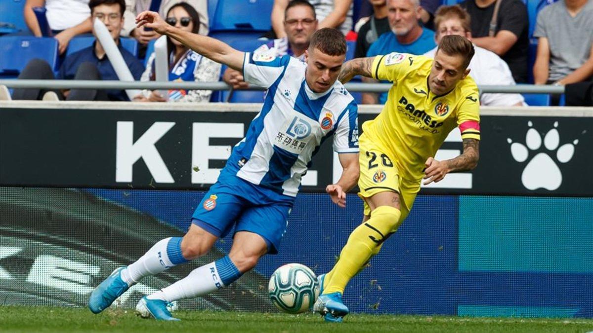 Pedrosa, en un lance con un jugador del Villarreal