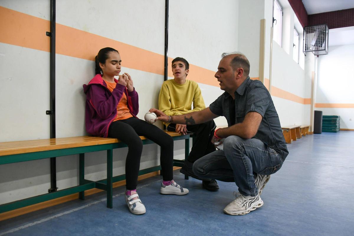 Terapia con perros en el colegio Virgen del Castillo de Zamora