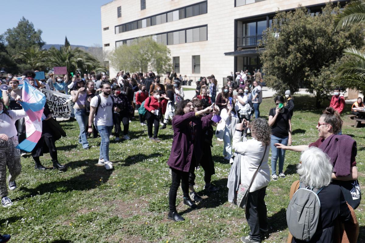 La UIB suspende por las protestas una conferencia sobre transexualidad La UIB suspende por las protestas una conferencia sobre transexualidad