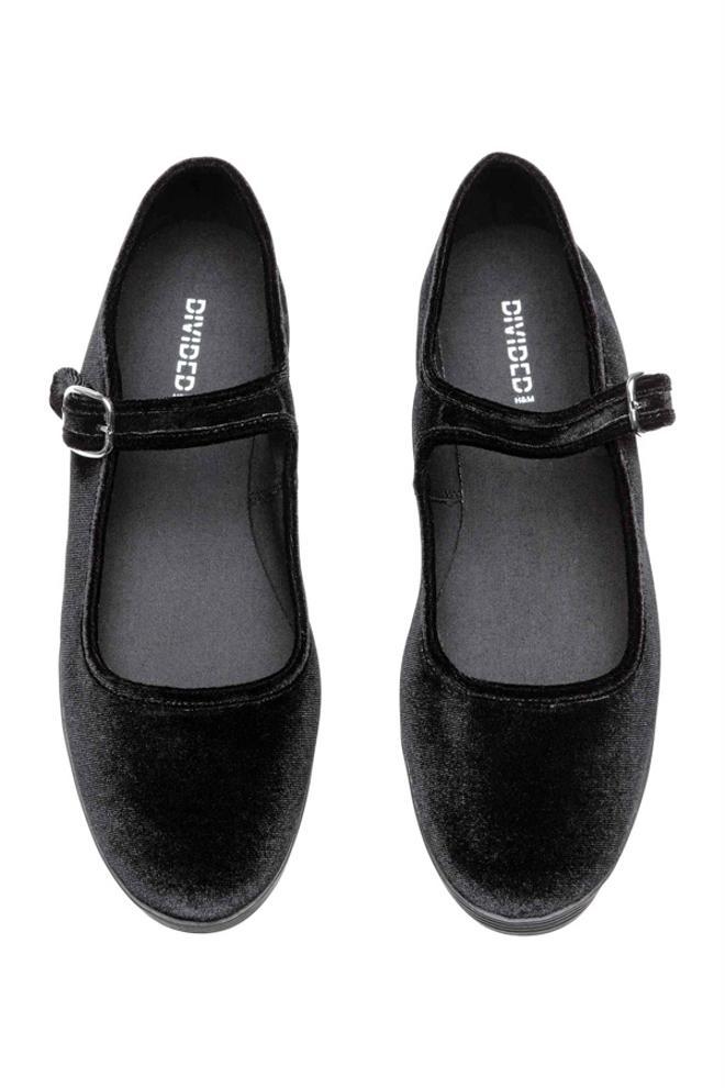 Disfraces fáciles para chica en Halloween: bailarinas de terciopelo de H&M