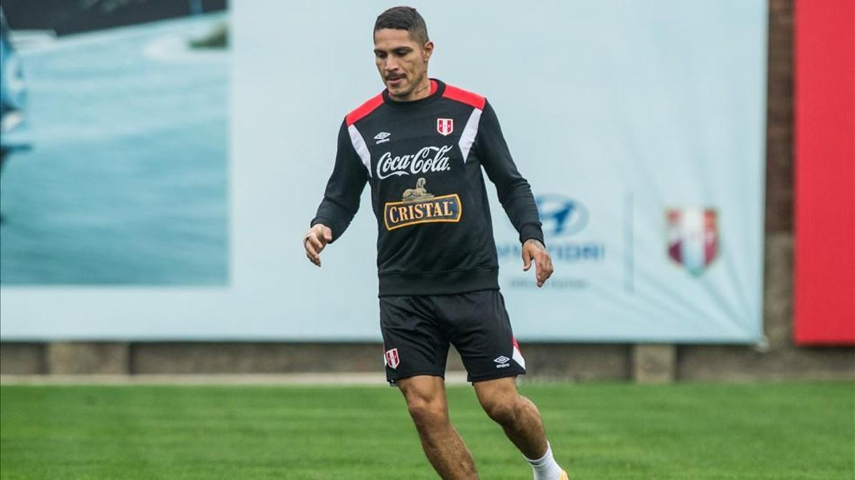 Paolo Guerrero, en un entrenamiento con la selección de Perú