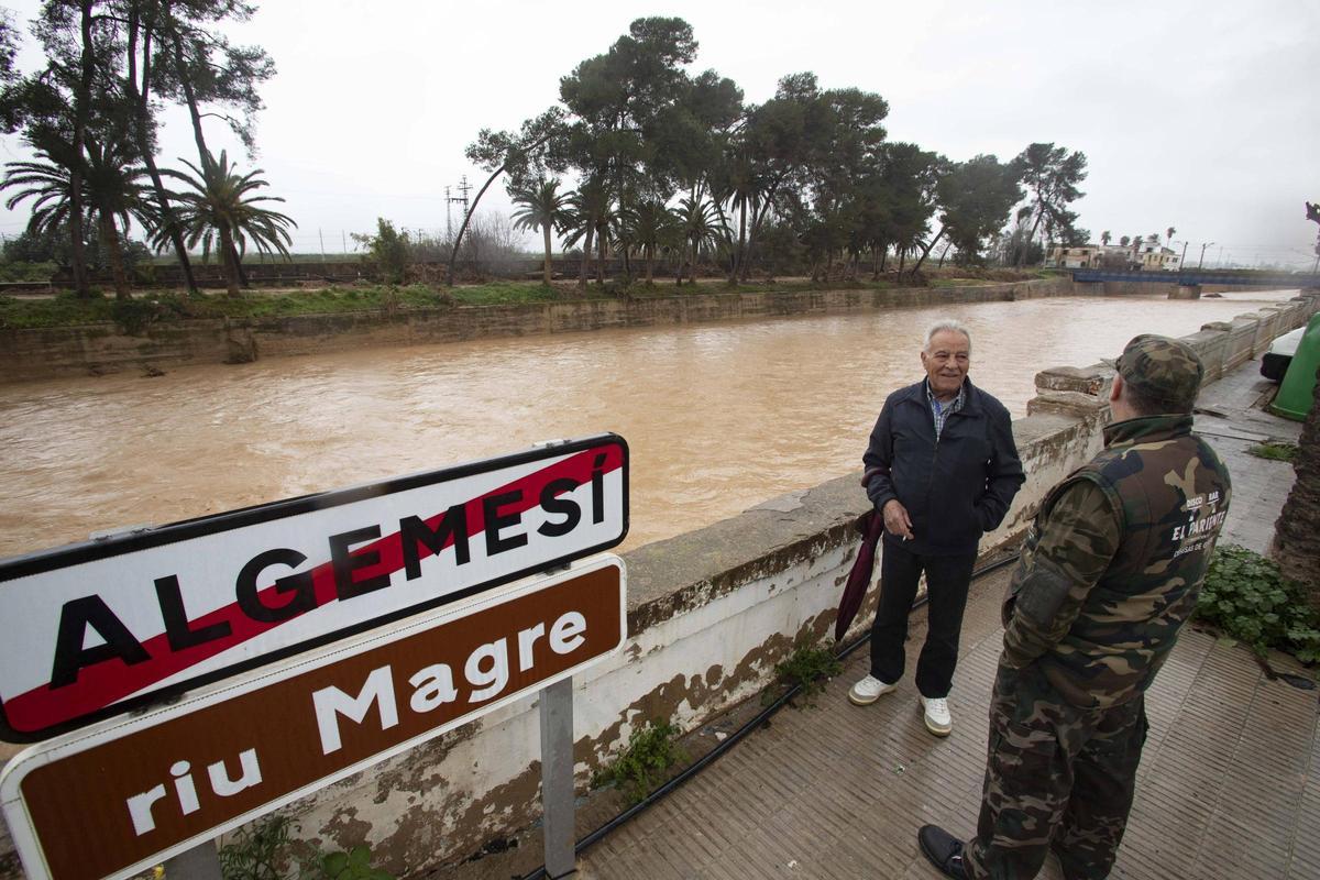 Una crecida del Magro a su paso por Algemesí.