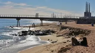 Algunas playas de Badalona pierden arena tras el temporal