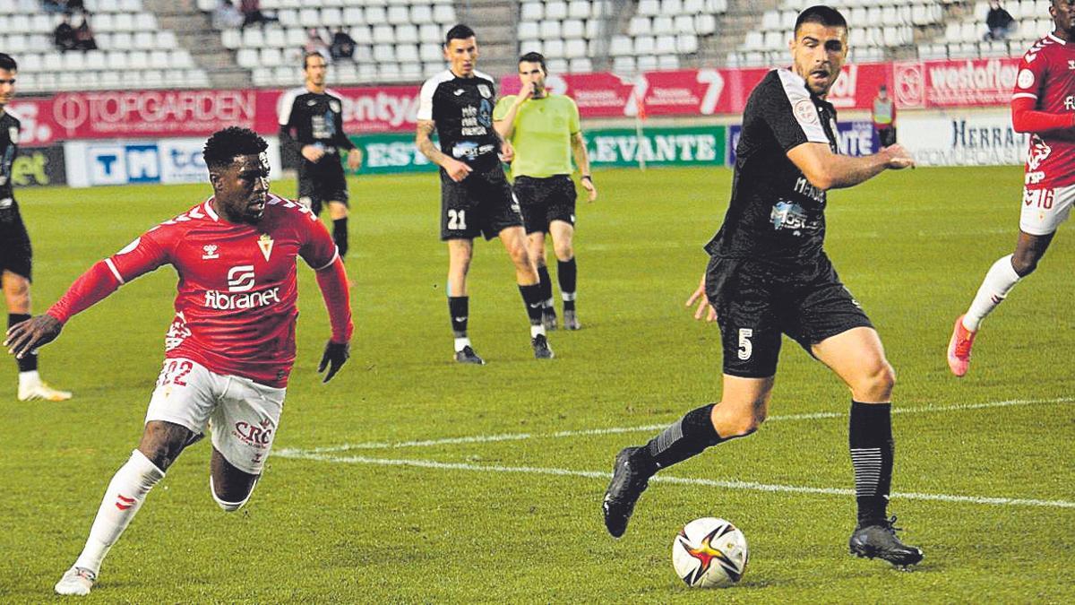 Drenthe y Abel López durante los últimos minutos del choque.