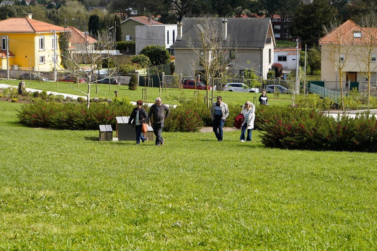 Inauguración en Santa Cruz del parque Rosalía Mera, donado por Sandra Ortega