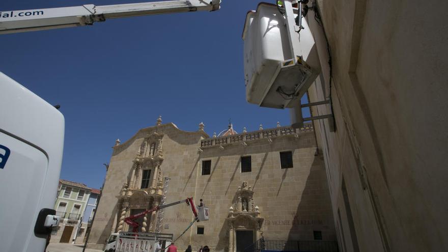 Preparativos de la romería esta mañana en la plaza del monasterio de Santa Faz