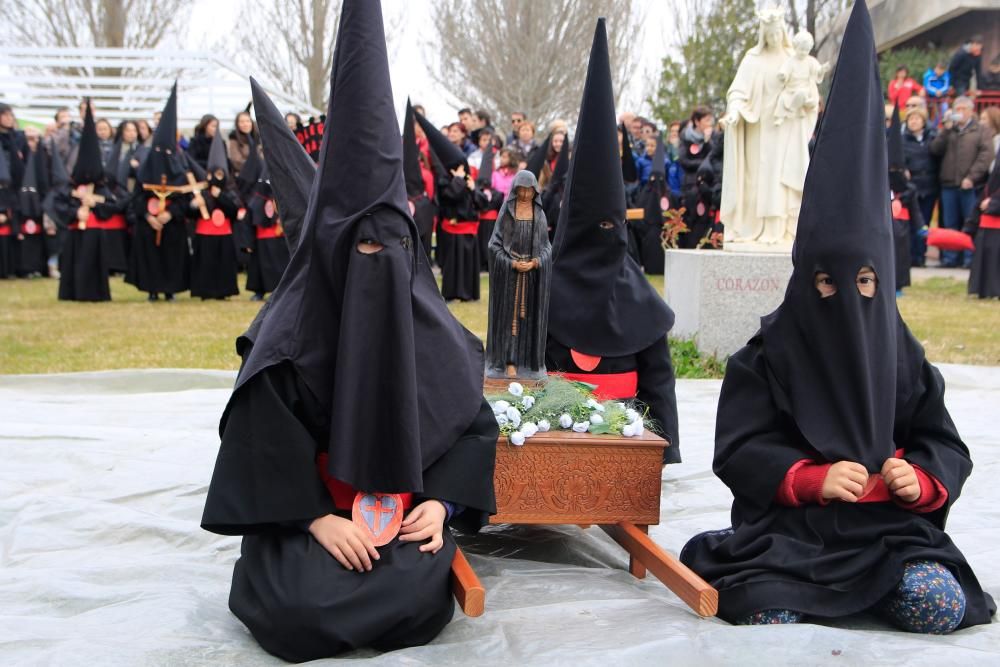 La procesión de los niños del Corazón de María