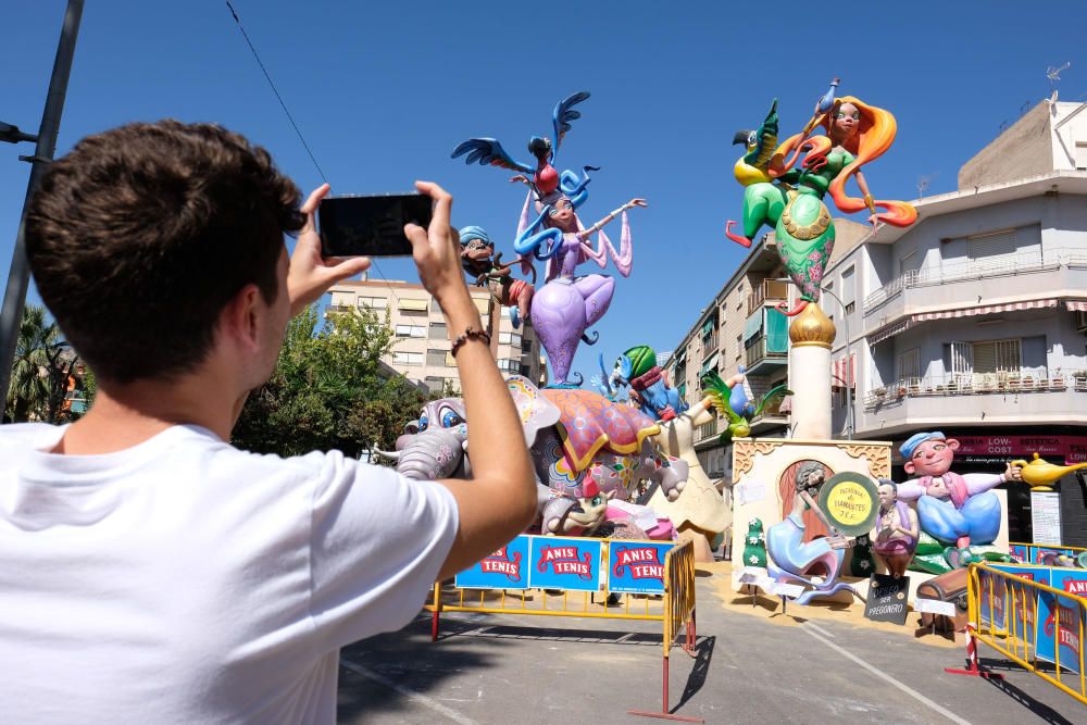 Las elecciones, el tema principal de las Fallas de Elda