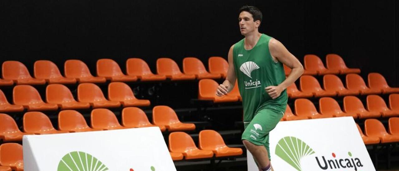 Carlos Suárez, en una imagen de 2020, justo cuando renovó su contrato con el Unicaja.