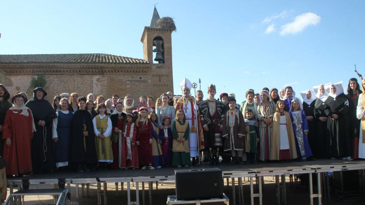 Más de 50 personas participaron en las actividades y teatralizaciones vestidos con la indumentaria medieval. | SERVICIO ESPECIAL