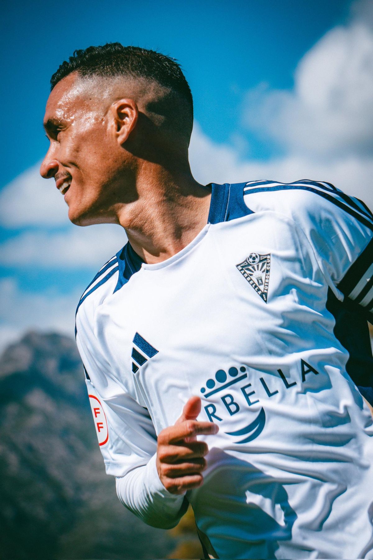 José Callejón, ex del Real Madrid, con la camiseta del Marbella de la pasada temporada.