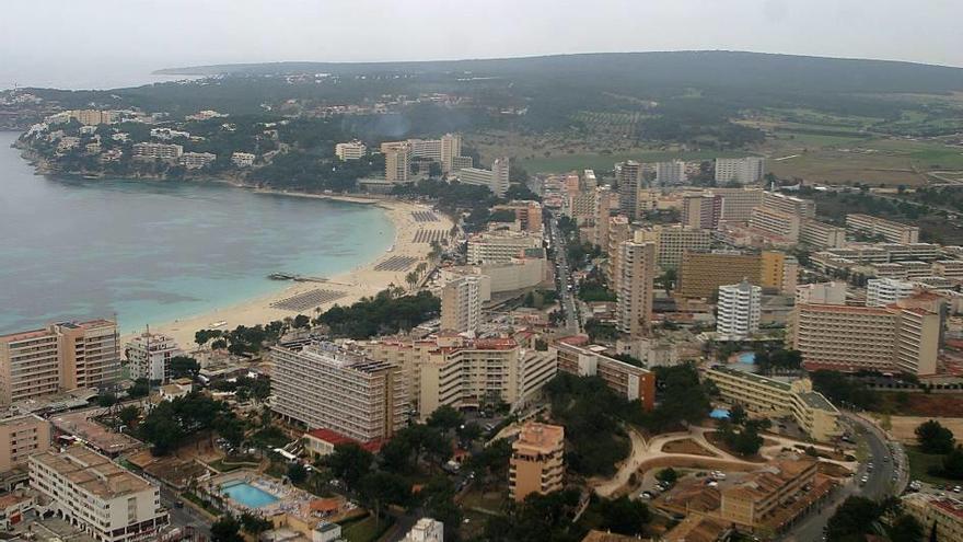 Una panorámica aérea del litoral de Magaluf.