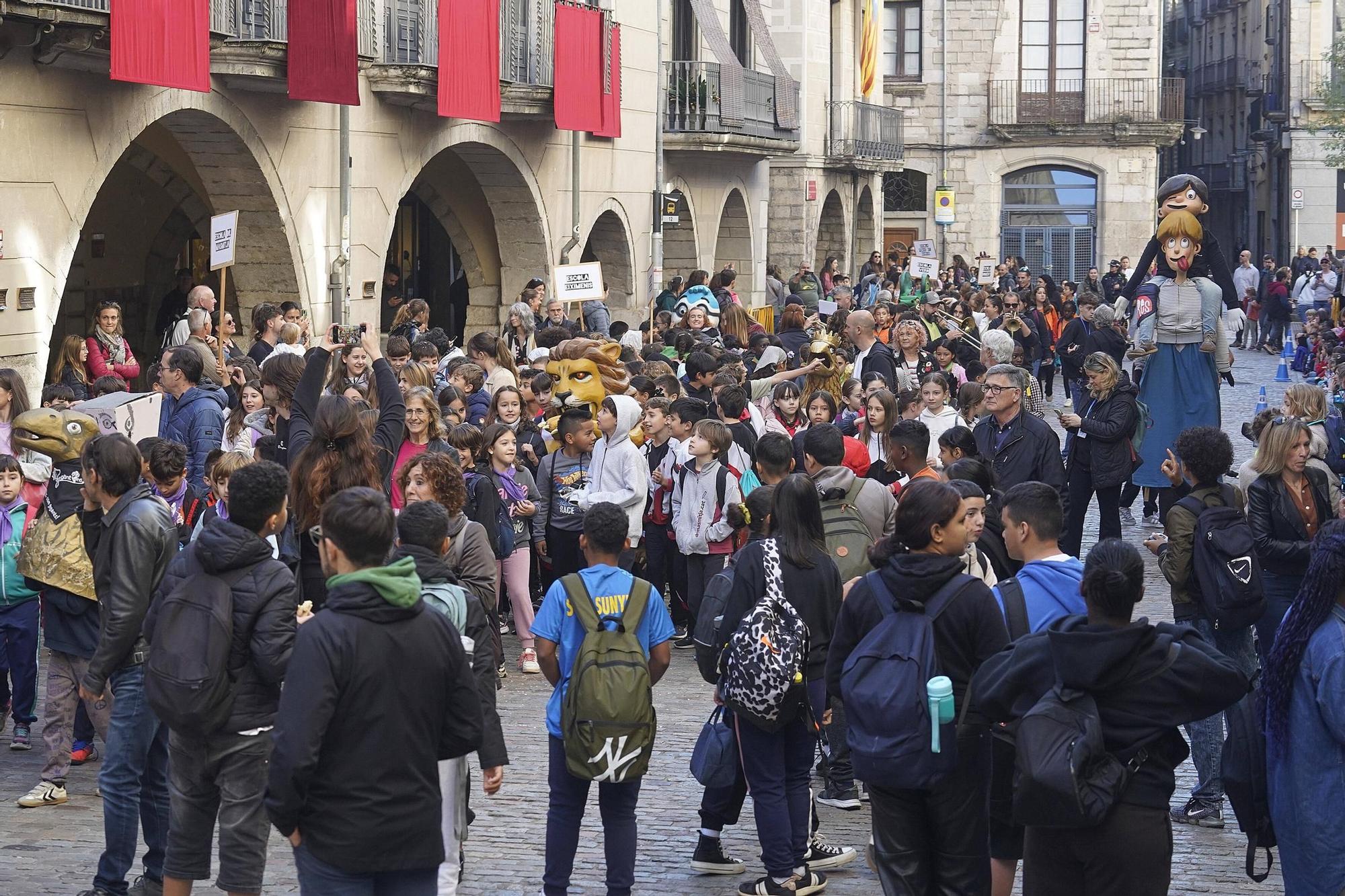 Les fotos de la cercavila d'escoles amb la Girona Marxing Band i els Gegantons de Girona