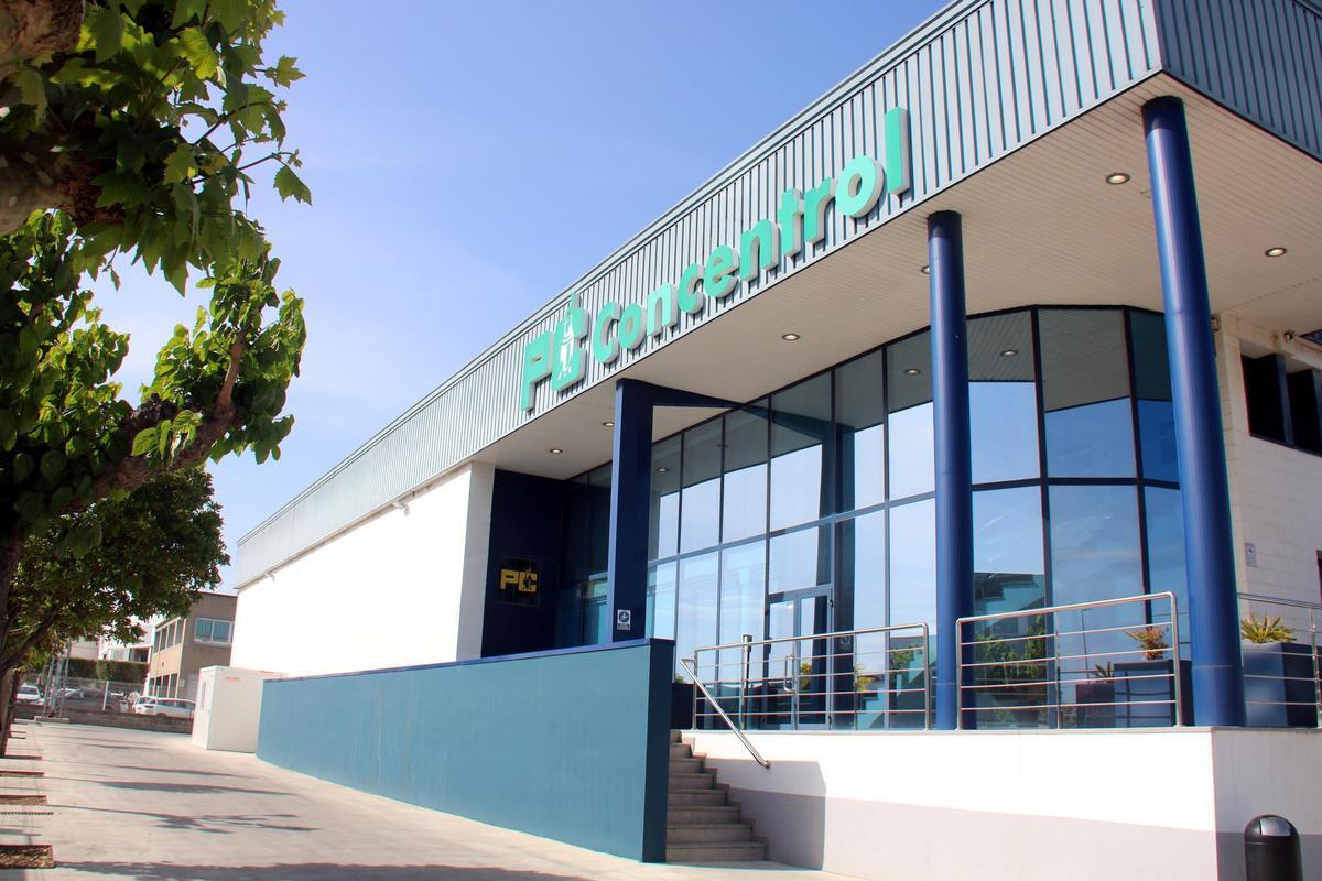 L'exterior de la seu central que la química gironina Concentrol té a Riudellots de la Selva.