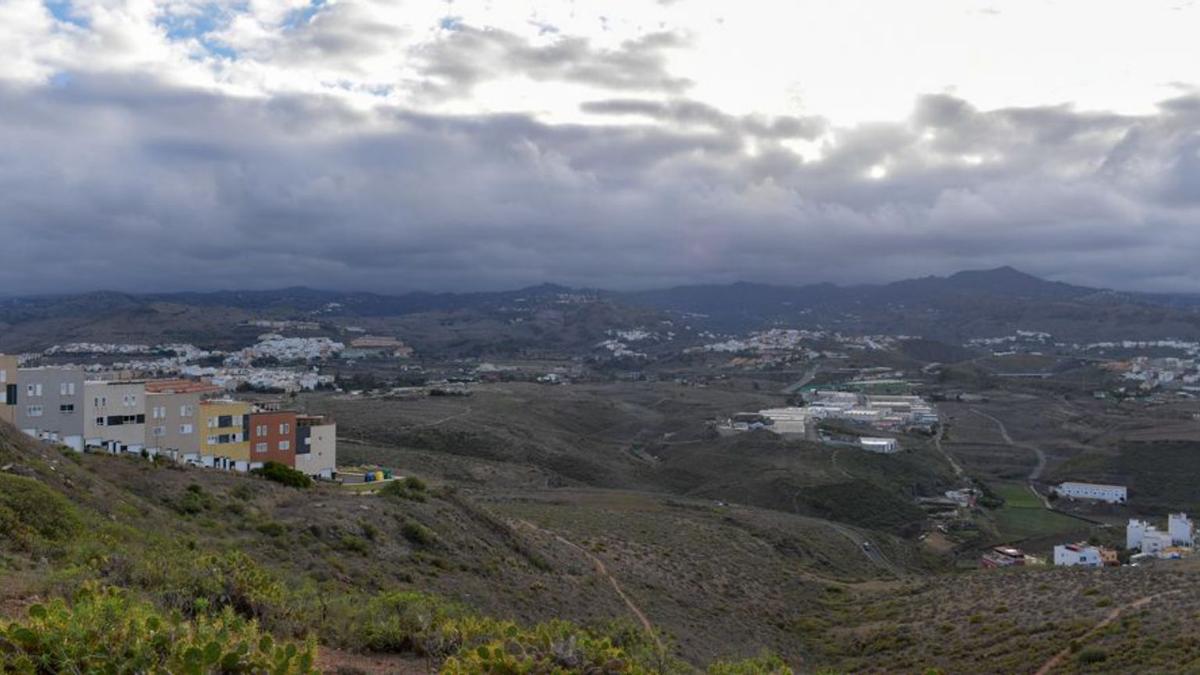 Vista del interior de la isla desde Las Palmas de Gran Canaria, ayer. | | JUAN CASTRO