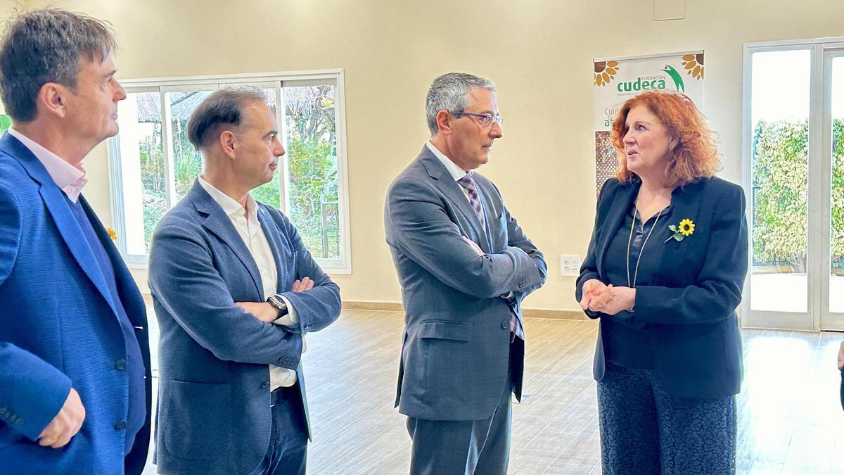 Francisco Salado visita el centro de día de Cudeca.