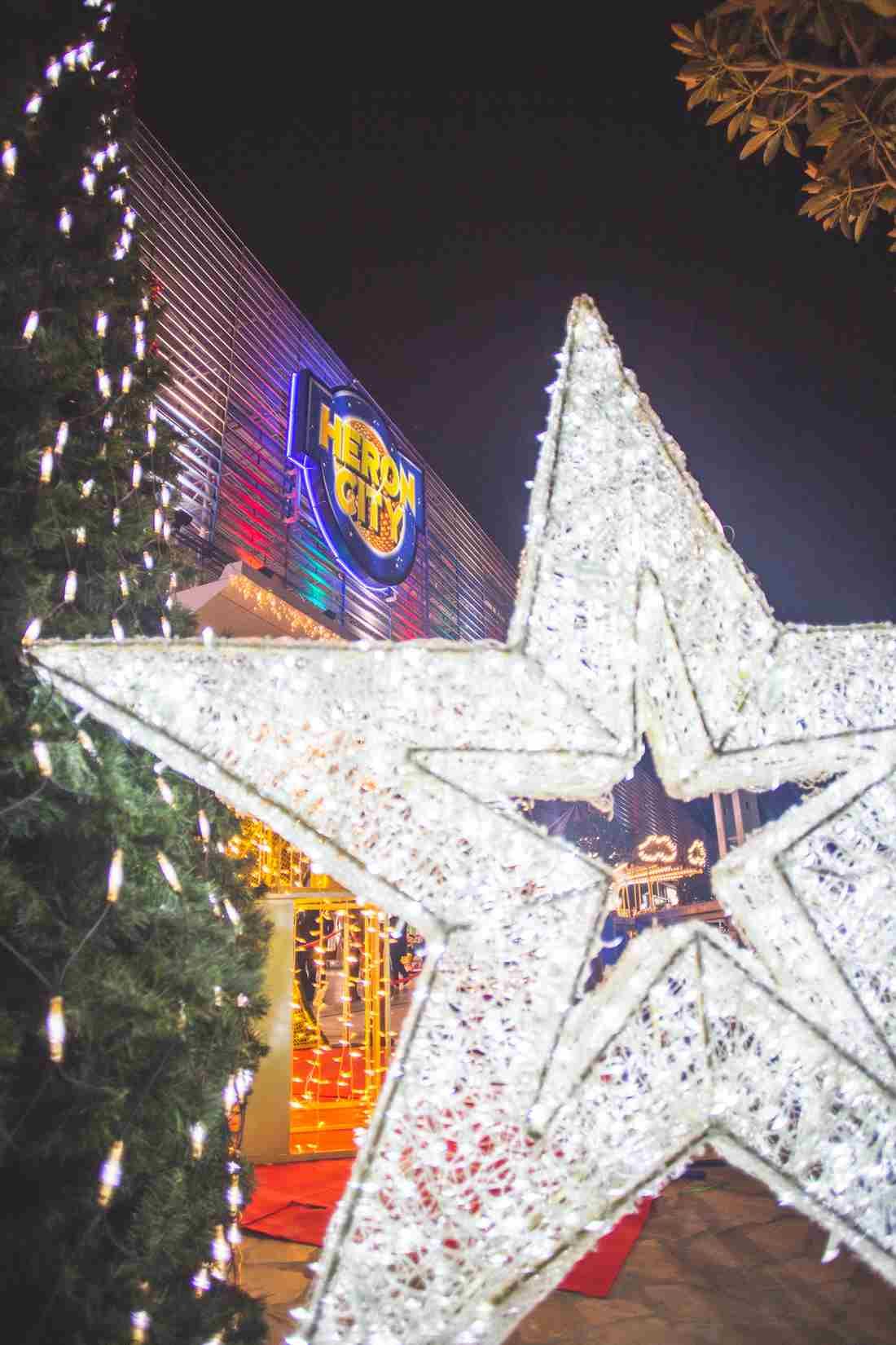 Una bonita decoración y ambiente navideño en Heron City.