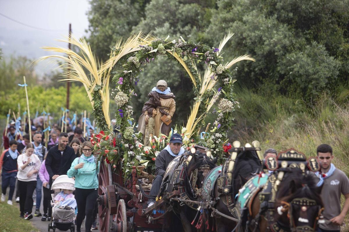 Imagen de Santa Anna sobre el carruaje, en la Romeria de este 2025.