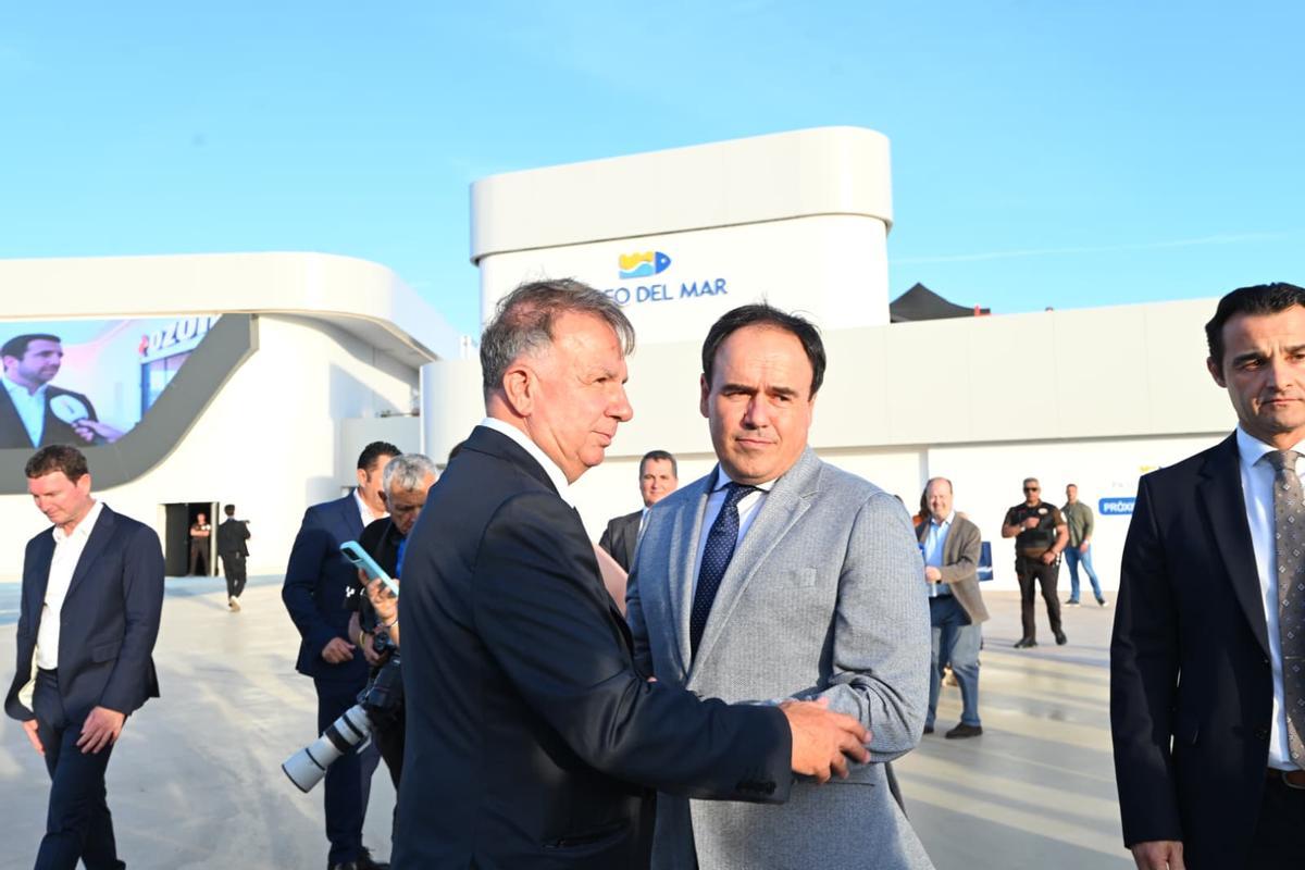 Torrevieja estrena el Paseo del Mar como nuevo espacio de ocio en el puerto