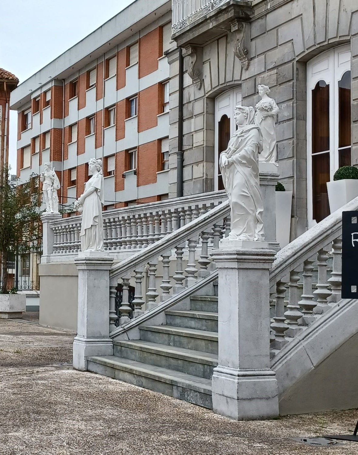 Grado da luz a su patrimonio indiano: así son los siete palacetes del centro de la villa