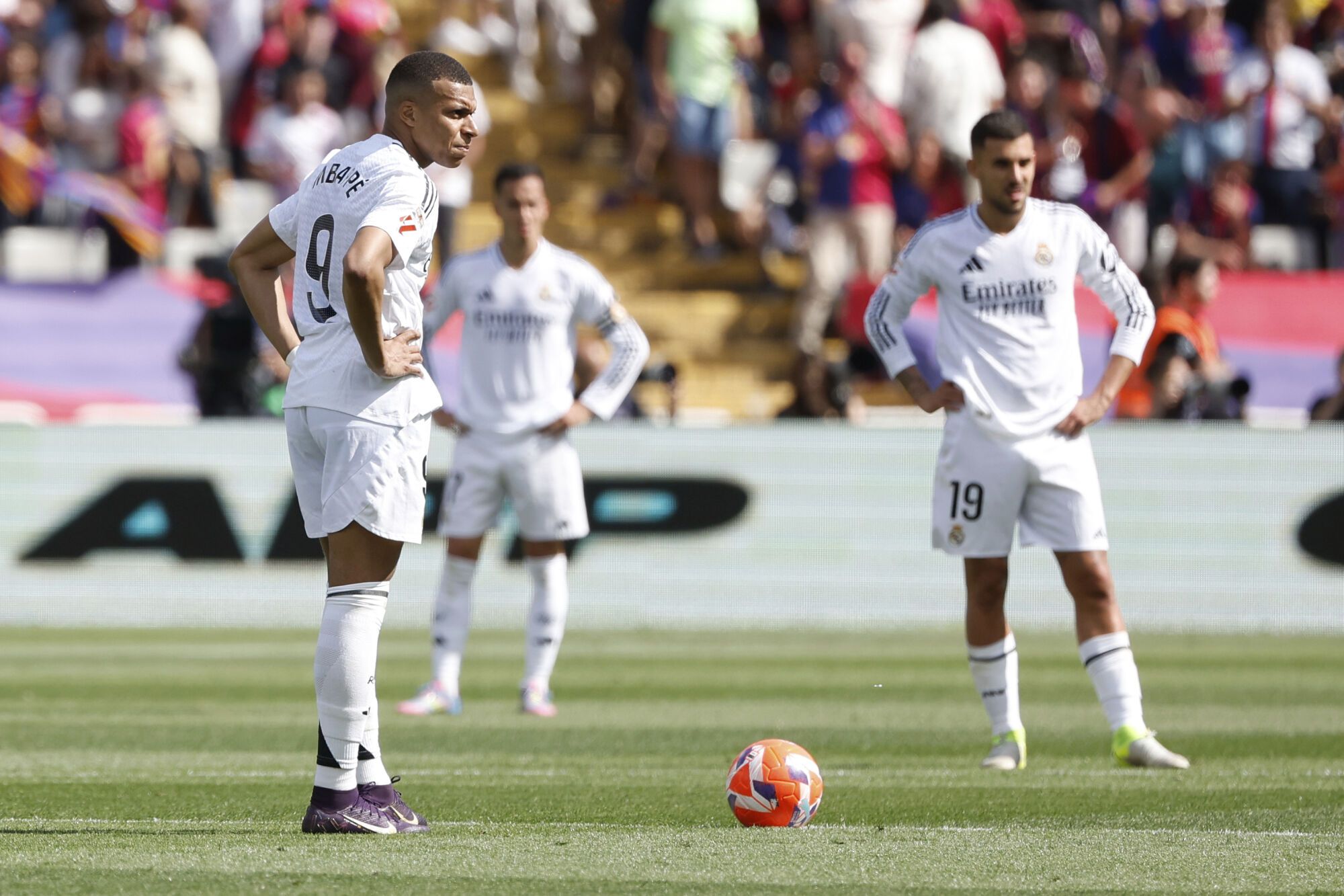 El Clásico de LaLiga EA Sports: Barcelona - Real Madrid.