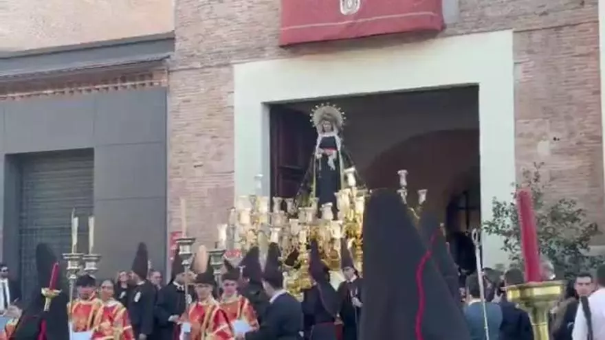Los 'coloraos' vuelven a la calle este Jueves Santo con una procesión más regia: la del Cristo del Amor y la Soledad del Calvario