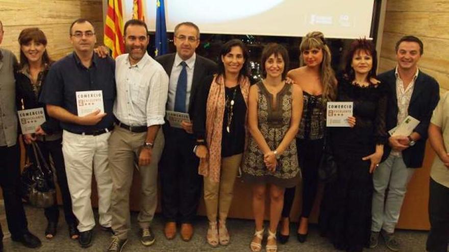 Nueve tiendas de Ibi y seis de Alcoy obtienen el certificado de &quot;comercio excelente&quot;