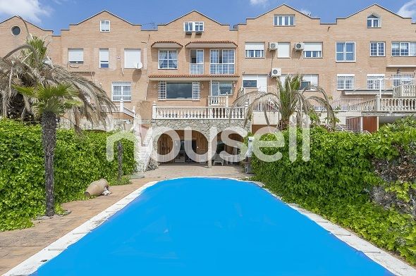 Casas con piscina en venta en Madrid.