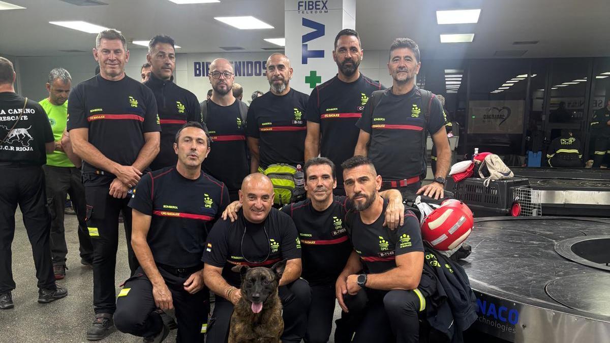 Vídeo | Los bomberos de la Diputación de Badajoz ya están en Caracas para las labores de ayuda tras el terremoto