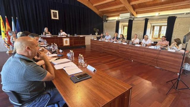 La corporación municipal de Mos, ayer, reunida en pleno. | D.P.
